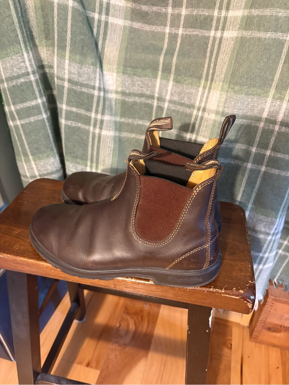 Blundstone 550’s Brown Leather Chukka Boots with Tan Pull Tabs